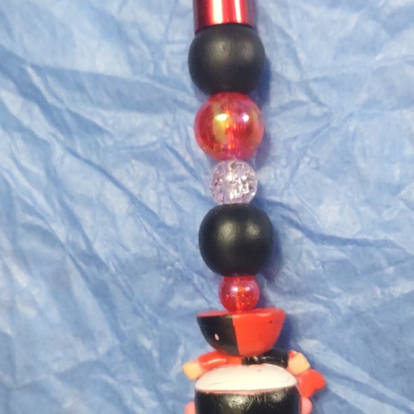 HOMEMADE DISNEY DOORABLE QUEEN OF HARTS TOPPER BEADED PEN REMOVABLE TOPPER - Picture 6 of 6